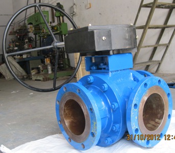 CS-3Way-Ball-Valve-Gear-Operated-Flanged-End-India